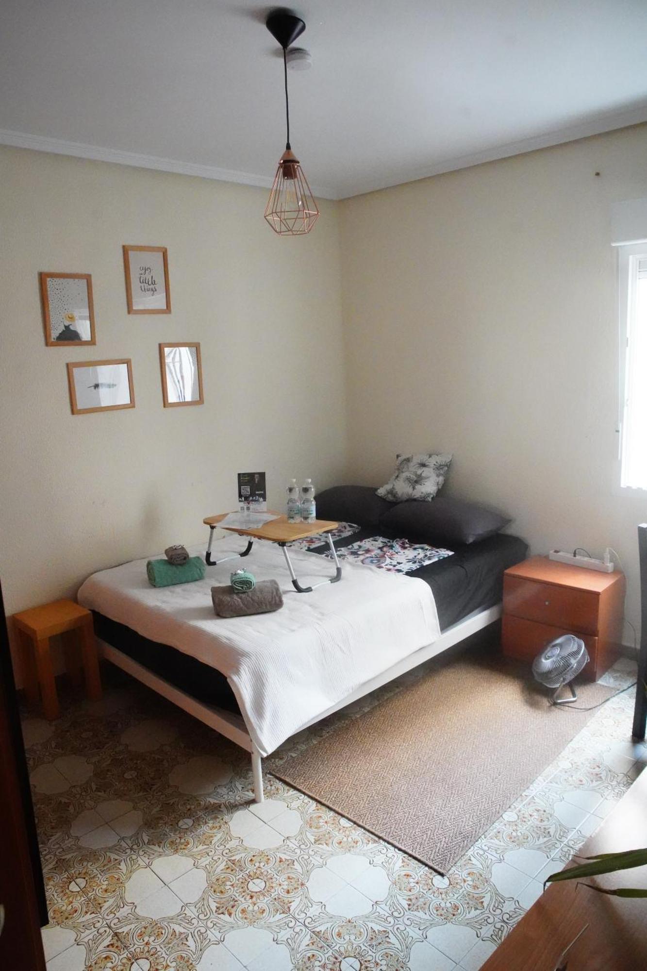 Grosses Modernes Zimmer "Silber" Fuer 2 Personen Und Katzenliebhaber บาเลนเซีย ภายนอก รูปภาพ