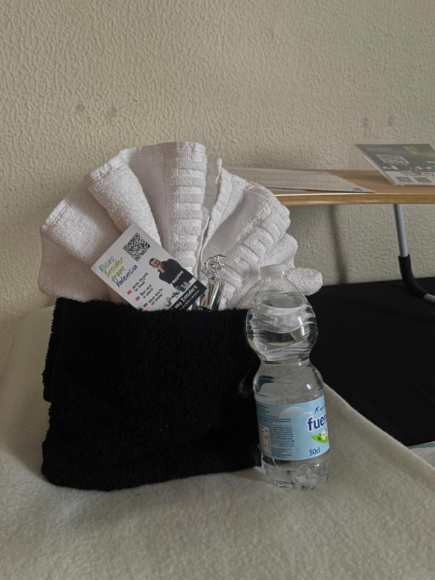 Grosses Modernes Zimmer "Silber" Fuer 2 Personen Und Katzenliebhaber บาเลนเซีย ภายนอก รูปภาพ